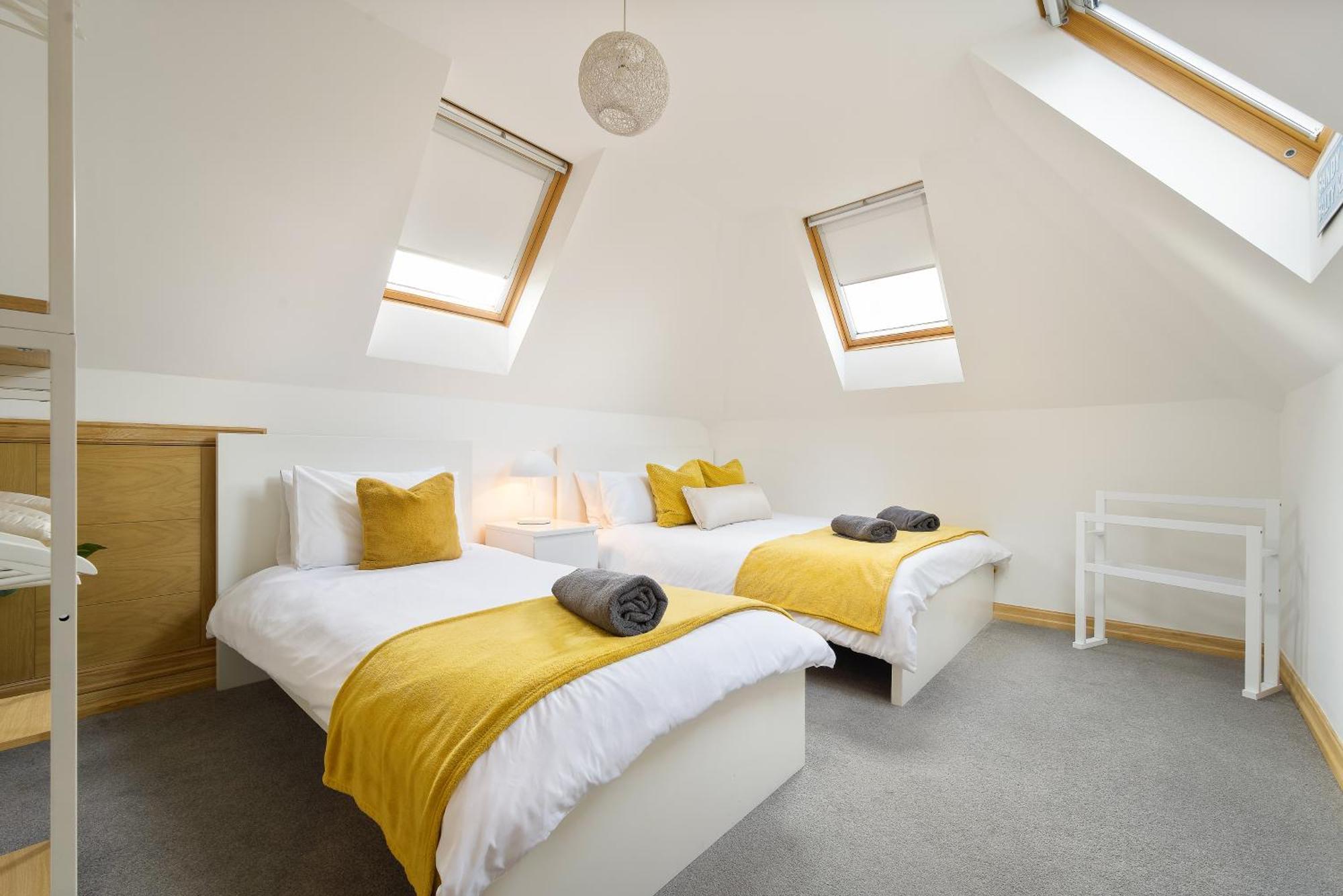 Large, Newly Renovated, Three Bedroom Town Centre Split Level Apartment With Free Parking, Sleeps Seven - Walking Distance To Beach Bournemouth Exterior foto